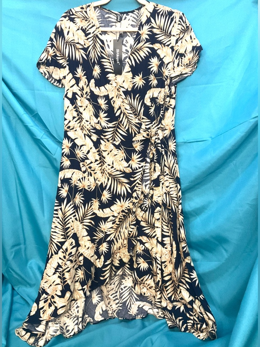 Women’s Navy Floral Wrap Dress • NWT • 23" p2p, 42" length (from back)